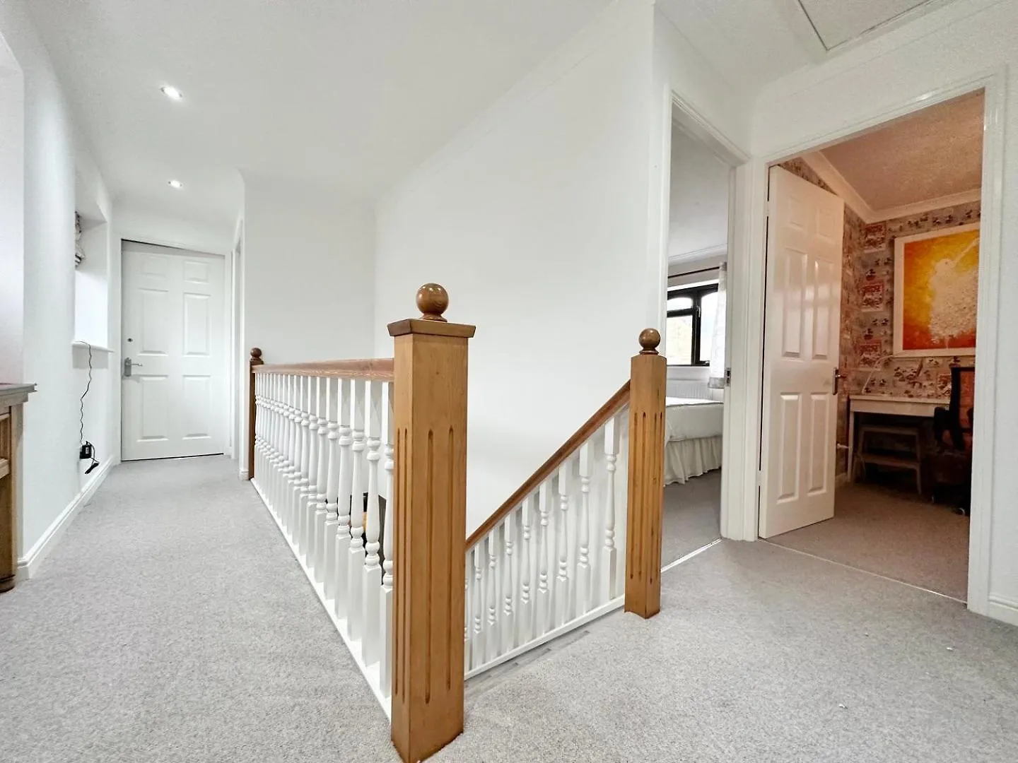 Tranquil Retreat Spacious 4-Bedroom Family Home 리즈