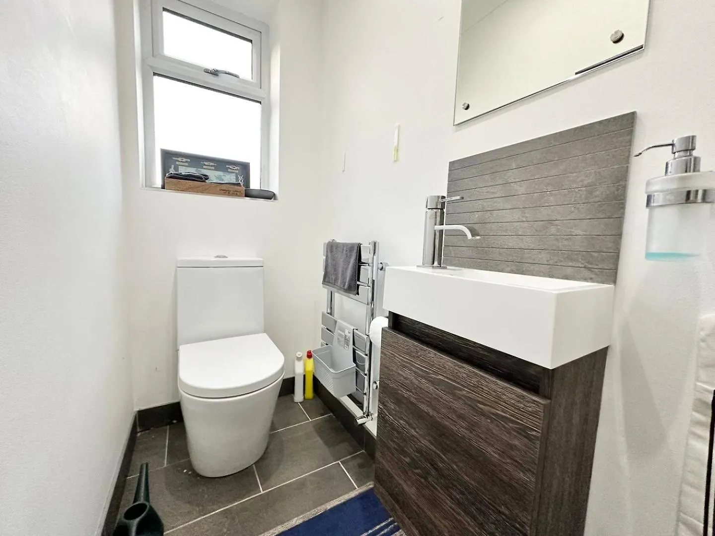 Tranquil Retreat Spacious 4-Bedroom Family Home 리즈 펜션